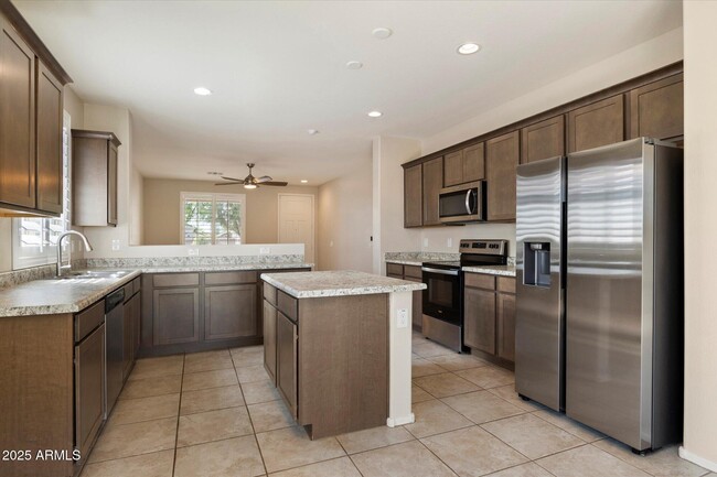 Building Photo - 17626 W Paraiso Dr
