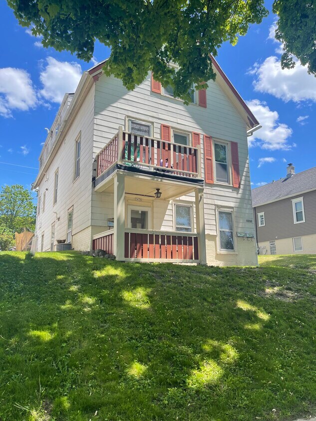 2434 N Bartlett Ave Unit lower, Milwaukee, WI 53211 2434 N Bartlett