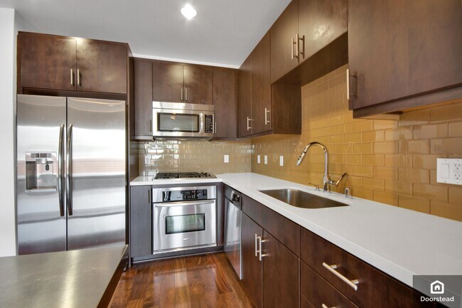 Foto del edificio - 4211 Redwood Ave
