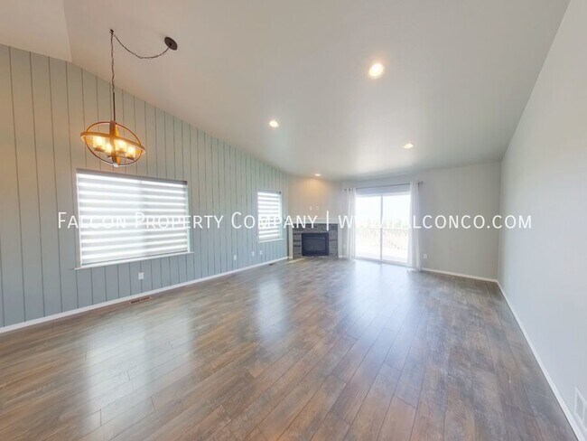 Building Photo - Amazing Home with Incredible Views In Nort...