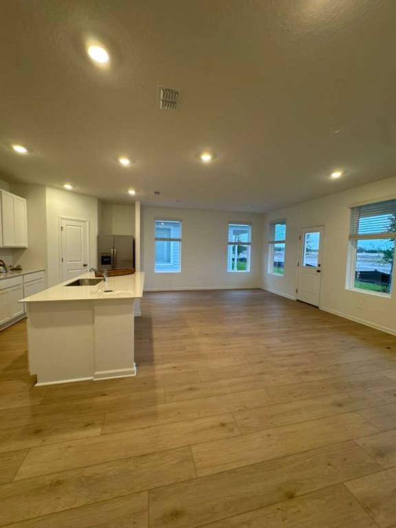 Building Photo - 4371 Vibernum Ave