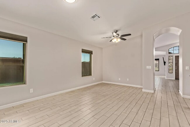 Foto del edificio - 15461 S 47th Pl