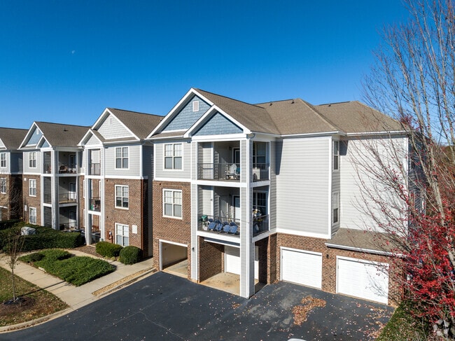 Building Photo - MAA Huntersville