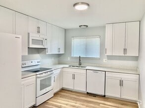 Building Photo - 2200 Ayrshire Dr