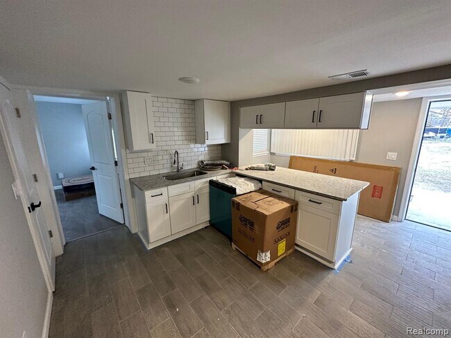 Building Photo - 8873 Floral St