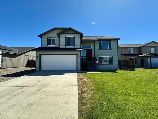 Building Photo - Large 5 Bedroom Home - North of CWU