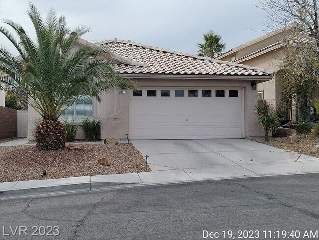 Foto del edificio - SUMMERLIN NORTH SINGLE-STORY WITH POOL & S...