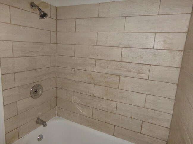 Foto del edificio - 1619 W Morse Ave