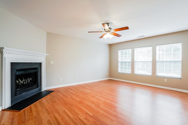 Foto del edificio - 107 Sleeper Car Ln