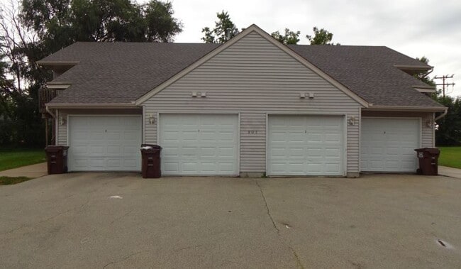 Building Photo - 901 Minns Dr