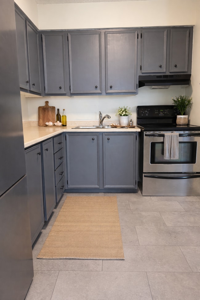 Building Photo - 155 Front St N