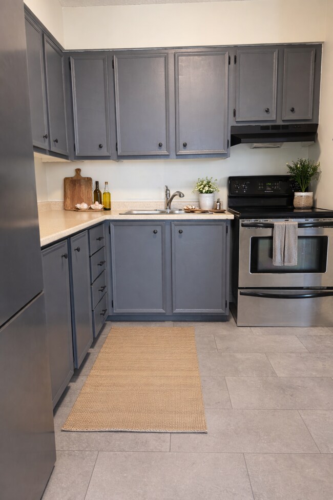 Building Photo - 909-155 Front St. N