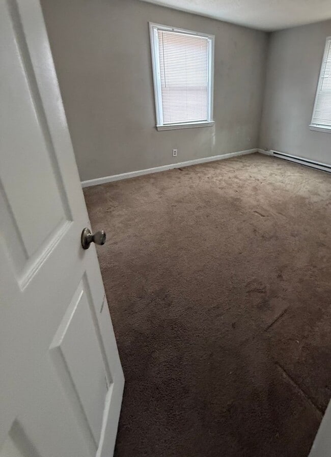 Building Photo - 2008 Hoover St