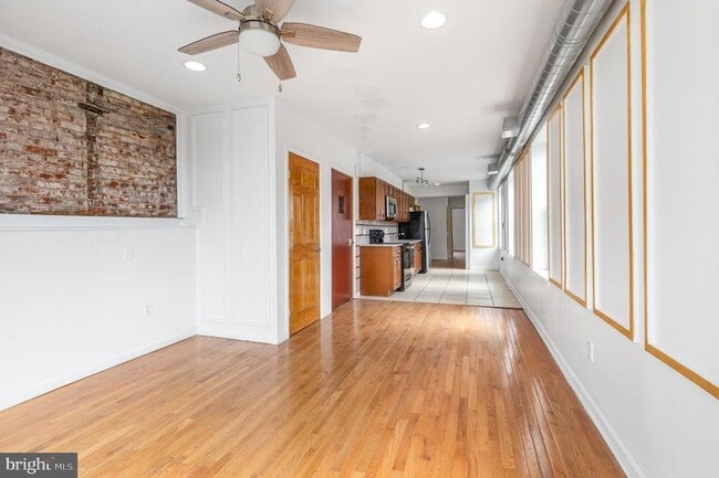 Foto del edificio - 1704 W Girard Ave