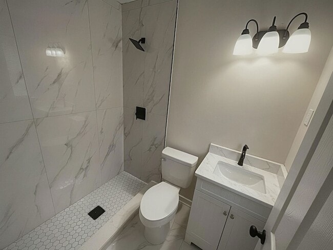 Building Photo - 456 Sharon Dr