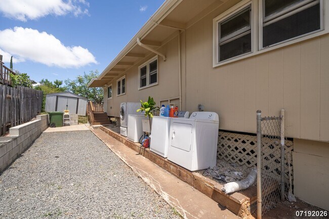 Building Photo - $4,000 / 3br - 3 Bed 1 Bath Duplex in Makakilo