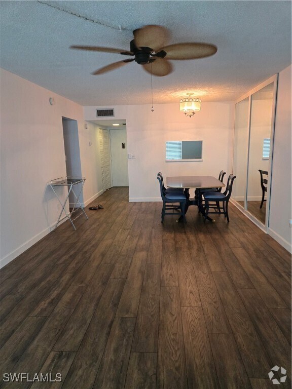 Building Photo - 1580 Pine Valley Dr