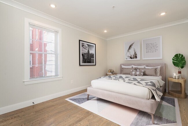 Building Photo - 12 Rush St