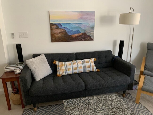 Foto del edificio - Ground Level 2-bed, 2-bath Condo in Provid...