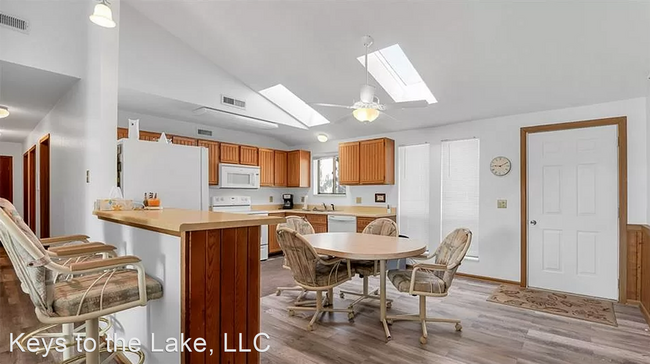 Foto del edificio - 3 br, 2 bath House - 821 Winn Rd #10L
