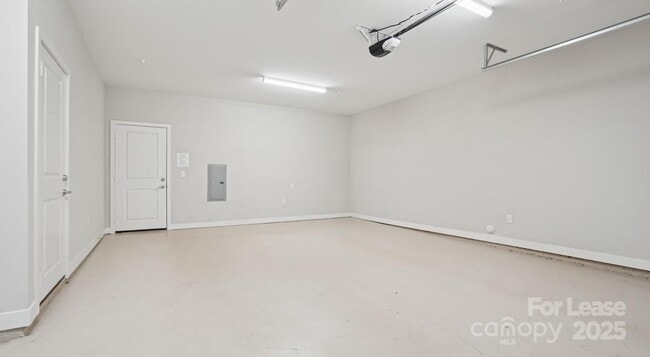 Foto del edificio - 4010 Waiting St