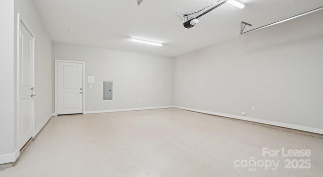 Building Photo - 4010 Waiting St