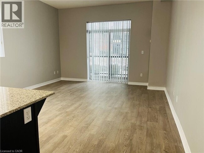 Photo du bâtiment - 170 Water St N