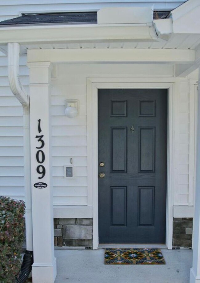 Foto del edificio - 2 Bed 2 Bath Condo with Amenities In Oakleaf Plantation!