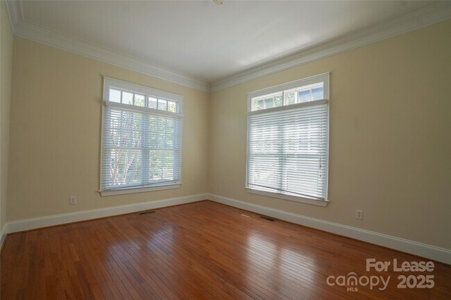 Building Photo - 509 Lees Ct St