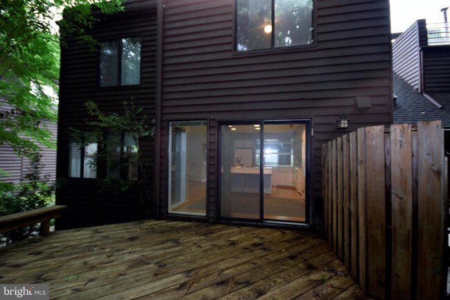 Building Photo - 2011 Turtle Pond Dr