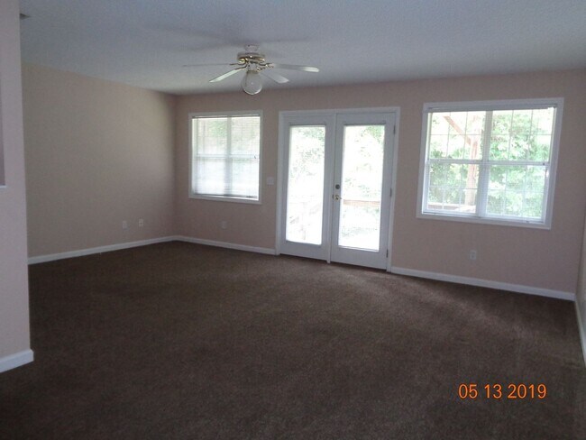 Foto del edificio - Briarwood West - 1/2 OFF FIRSTS MONTHS RENT WITH 12M LEASE!