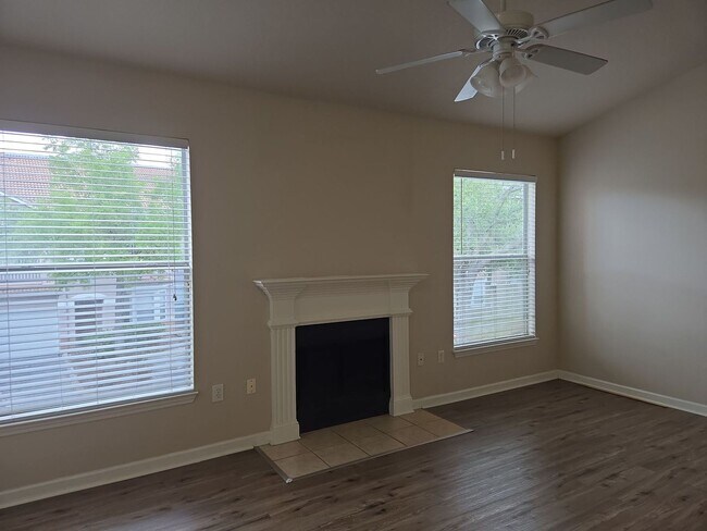 Foto del edificio - Welcome to this charming 2-bedroom, 2 bath condo in the heart of New Tampa