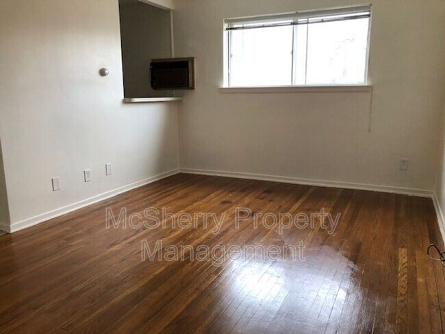 Building Photo - 7613 Whitaker Ave