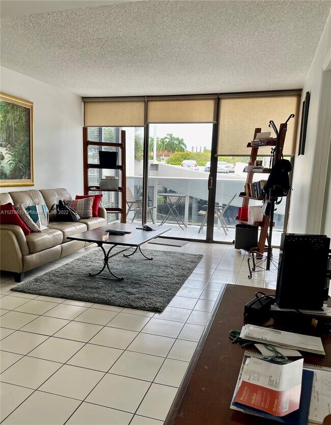 Building Photo - 3675 N Country Club Dr