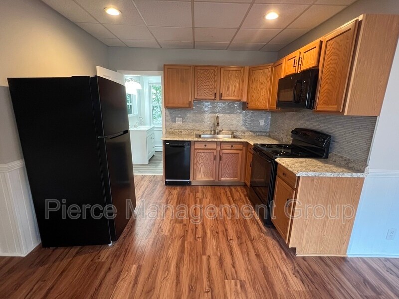 Foto principal - 68 Kenney St