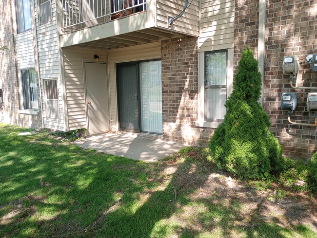 Building Photo - 30475 W 14 Mile Rd