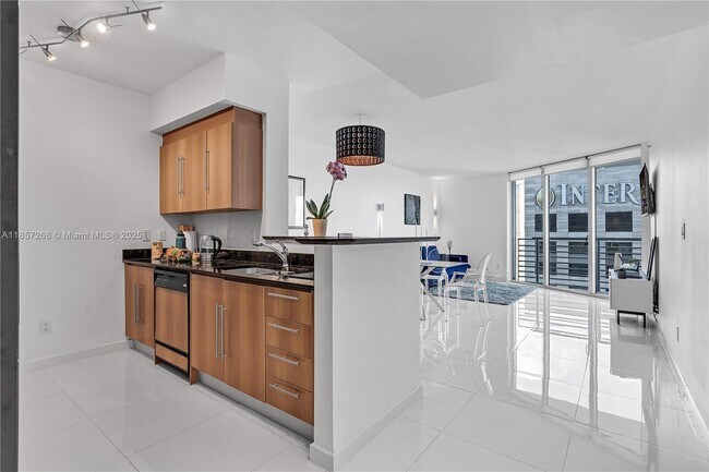 Foto del edificio - 335 S Biscayne Blvd