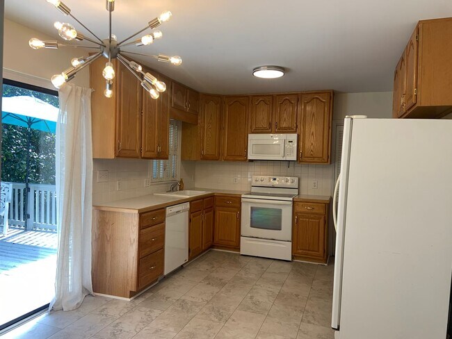 Foto del edificio - Well Maintained 3BR near Jaycee Park