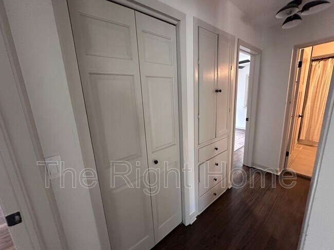 Building Photo - 600 S 48th St