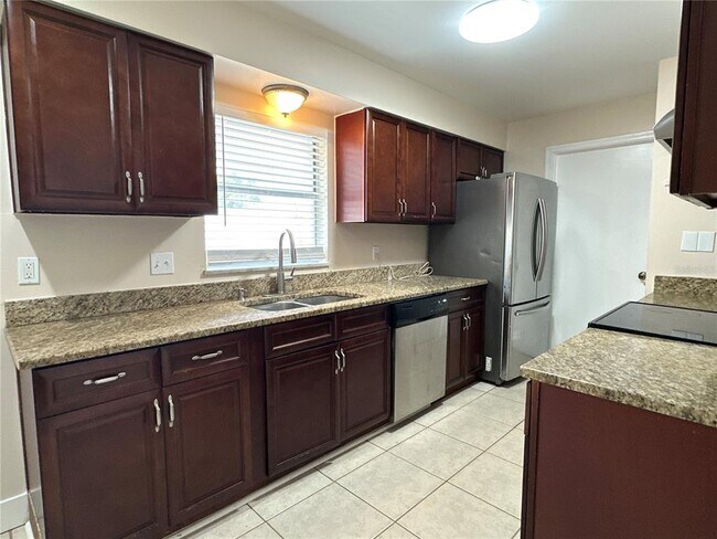 Foto del edificio - 5508 Turkey Lake Rd