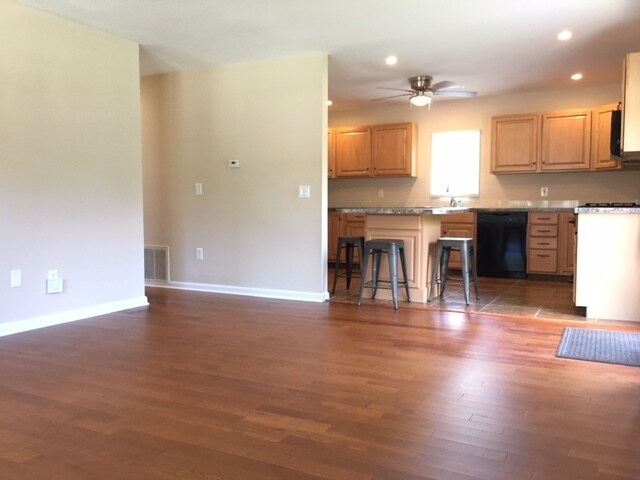 Foto del edificio - 1560 Whittier Ave