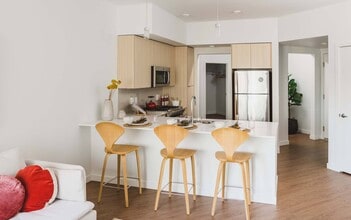 Building Photo - Everlight