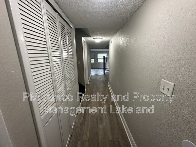 Building Photo - 1108 Country Club Ln