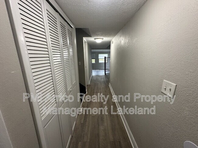 Foto del edificio - 1108 Country Club Ln