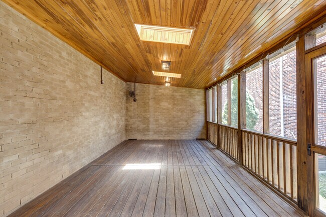 Photo - 1801 Shackleford Rd House