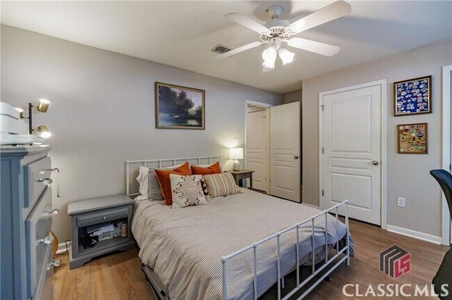 Foto del edificio - 660 Barnett Shoals Rd