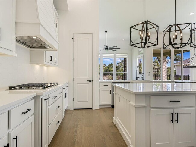 Foto del edificio - 634 Two Creeks Ln