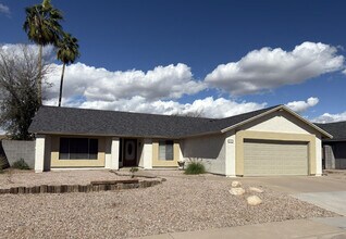 Building Photo - 2250 W Rockwell Dr