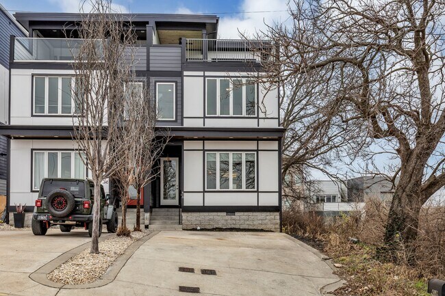 Foto del edificio - 418 37th Ave N