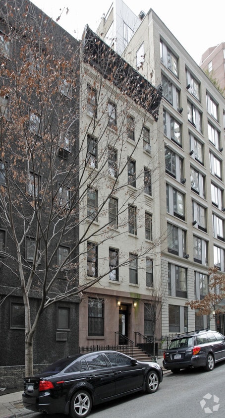 Building Photo - 216 E 95th St